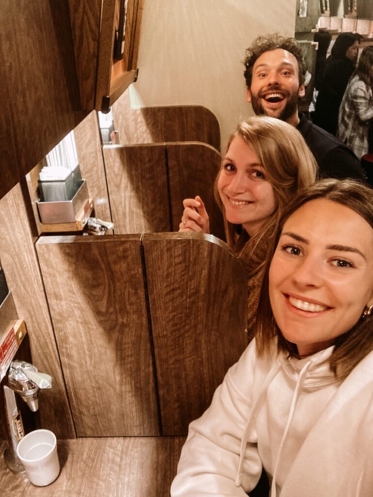 Ramen eten in een typsch Japans zaakje